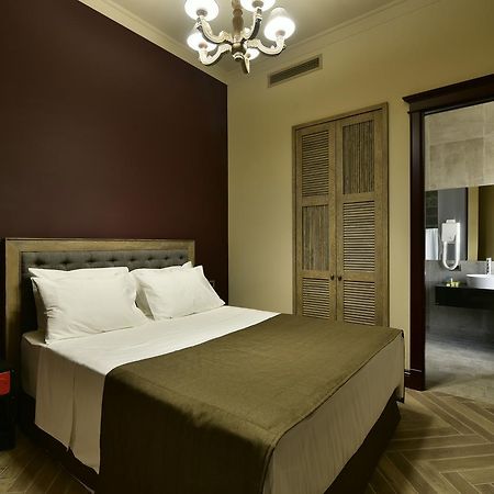 Bastille Hotel Yerevan Bagian luar foto