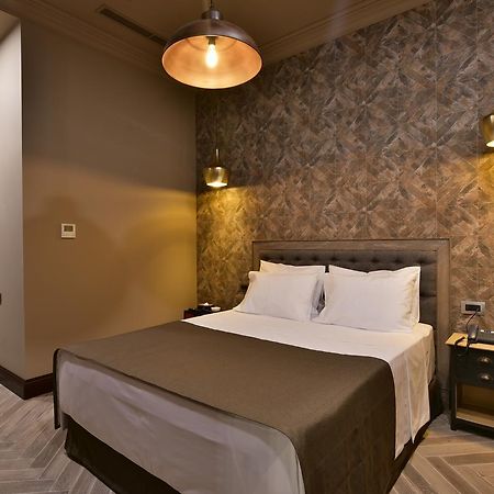 Bastille Hotel Yerevan Bagian luar foto