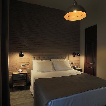 Bastille Hotel Yerevan Bagian luar foto