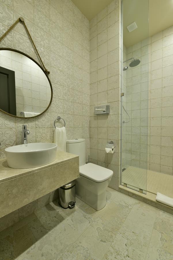 Bastille Hotel Yerevan Bagian luar foto