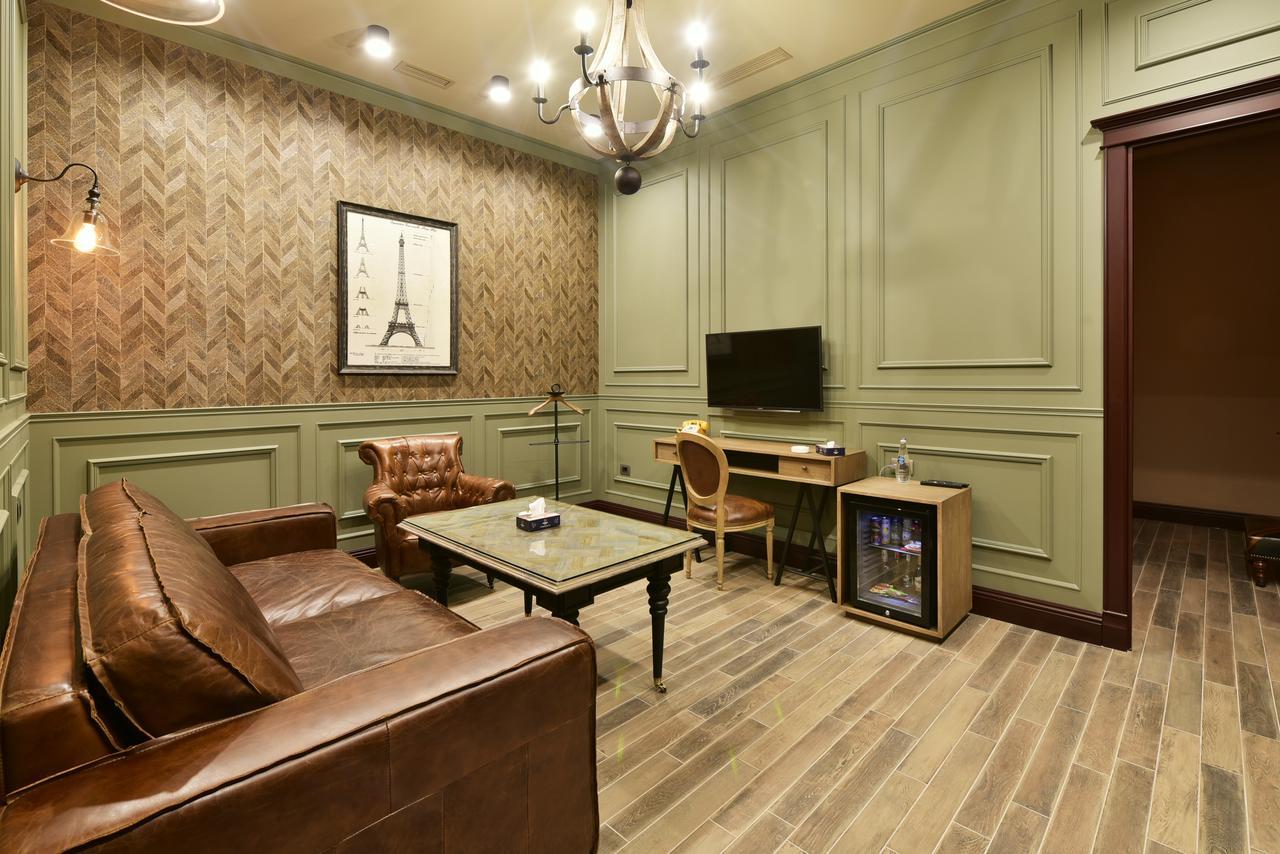 Bastille Hotel Yerevan Bagian luar foto