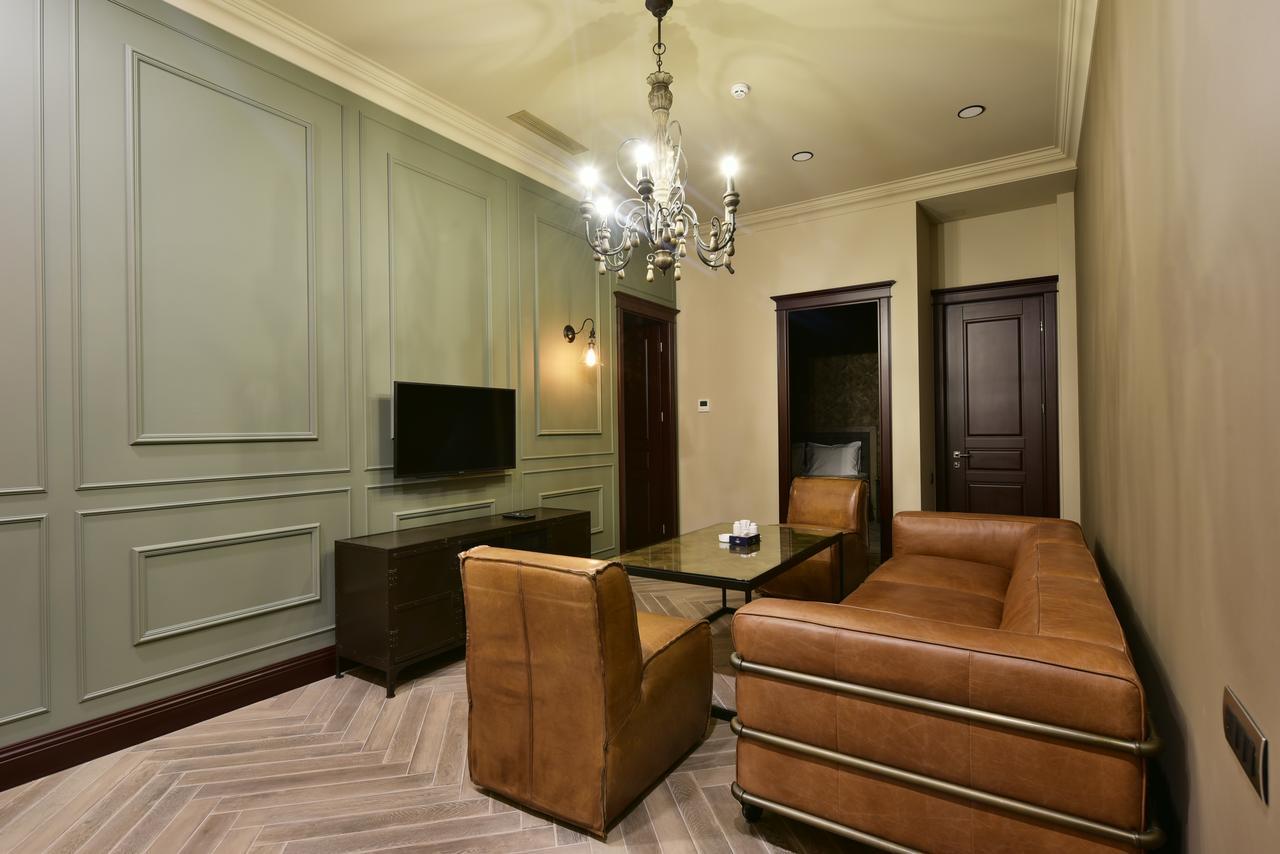 Bastille Hotel Yerevan Bagian luar foto