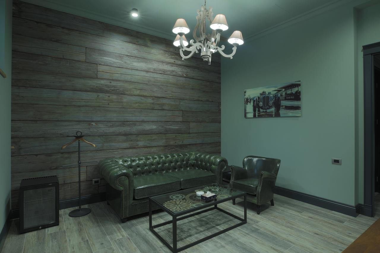 Bastille Hotel Yerevan Bagian luar foto