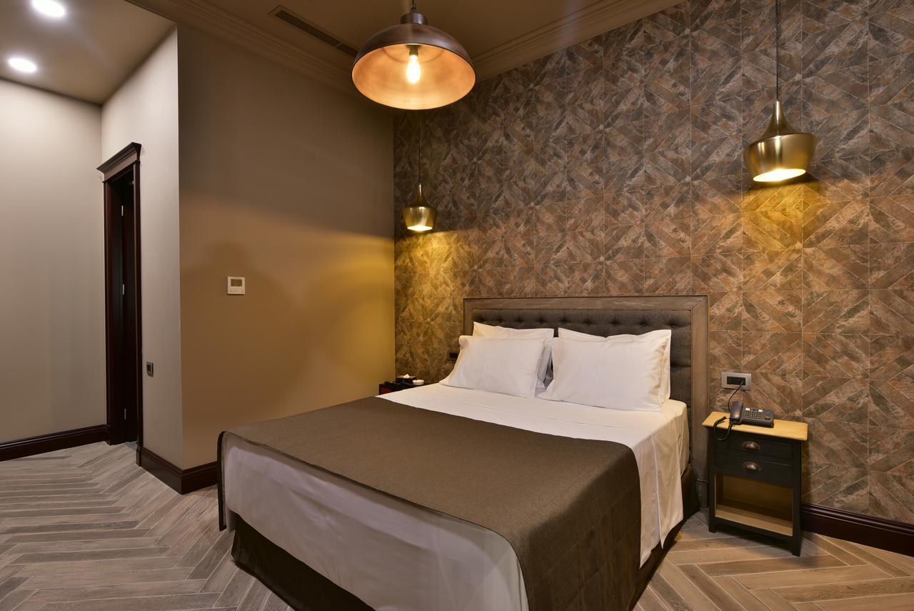 Bastille Hotel Yerevan Bagian luar foto