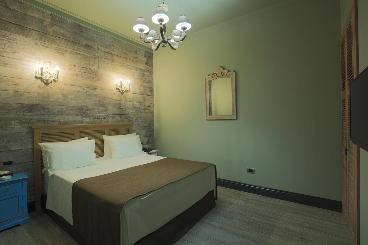 Bastille Hotel Yerevan Bagian luar foto