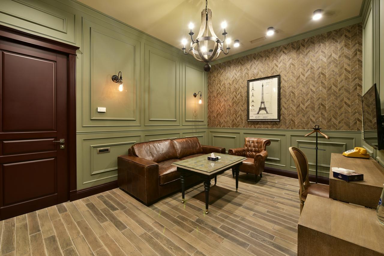 Bastille Hotel Yerevan Bagian luar foto