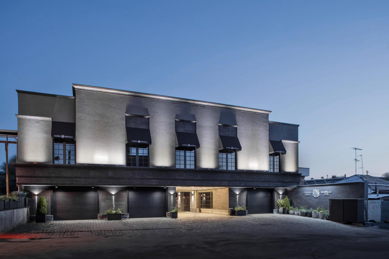 Bastille Hotel Yerevan Bagian luar foto