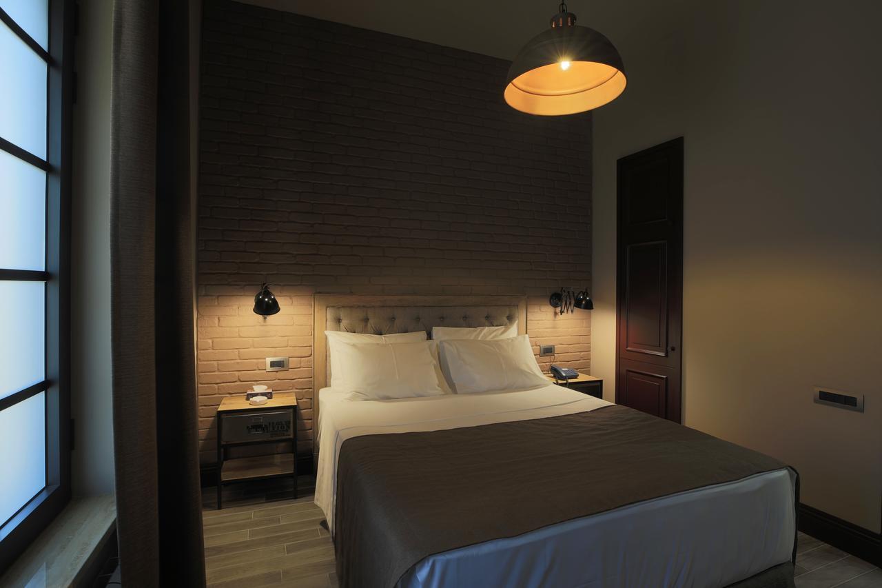 Bastille Hotel Yerevan Bagian luar foto